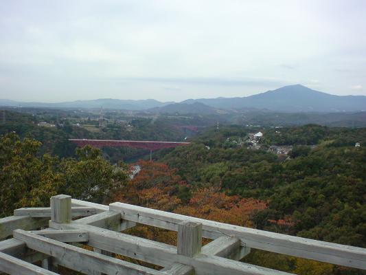 天守台からの城山大橋と笠置山.jpg