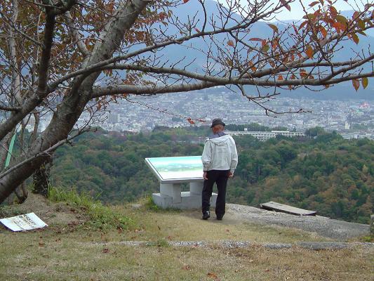 本丸から恵那山方面を眺望す.jpg