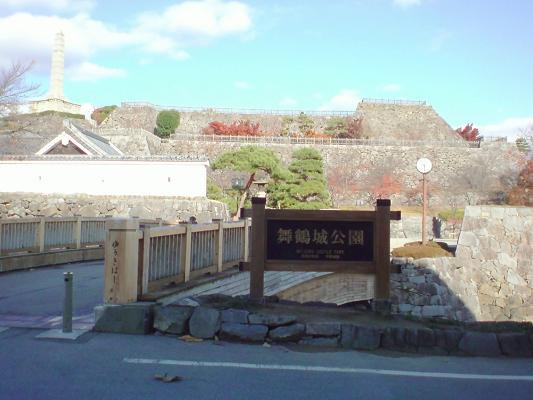 遊亀橋からの甲府城.jpg